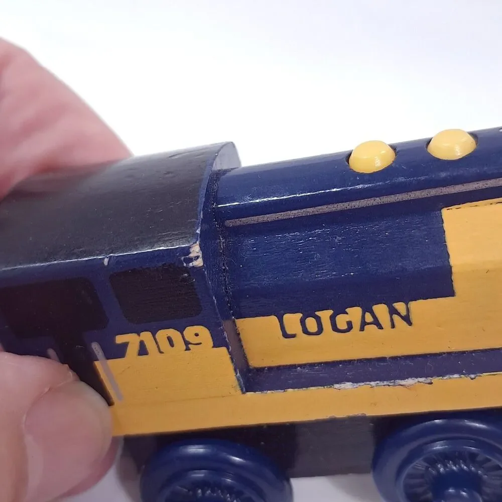 Thomas & Friends Wooden Railway Logan cbn22 yellow blue Train Tank Engine wood
